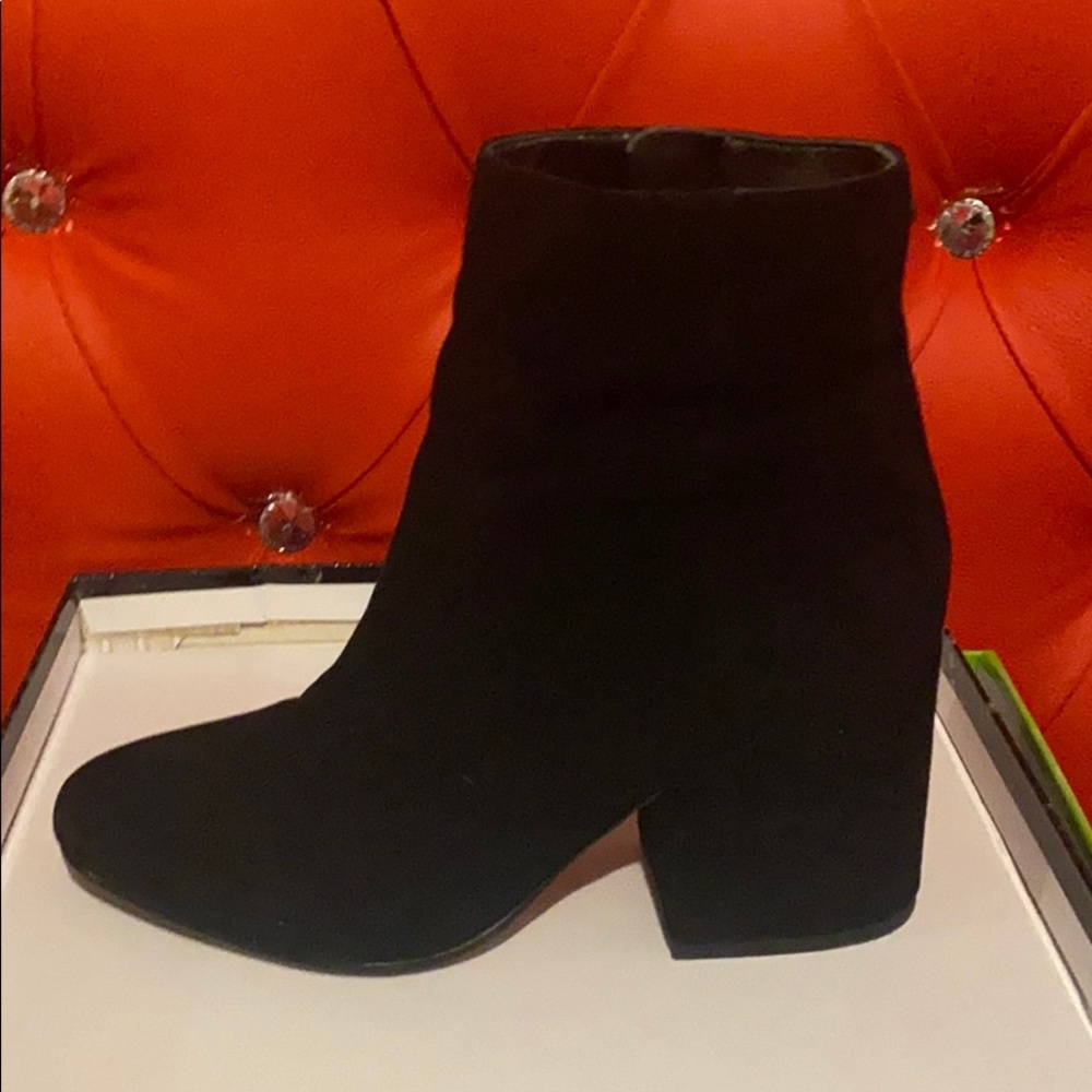TAYE, Black suede Boots